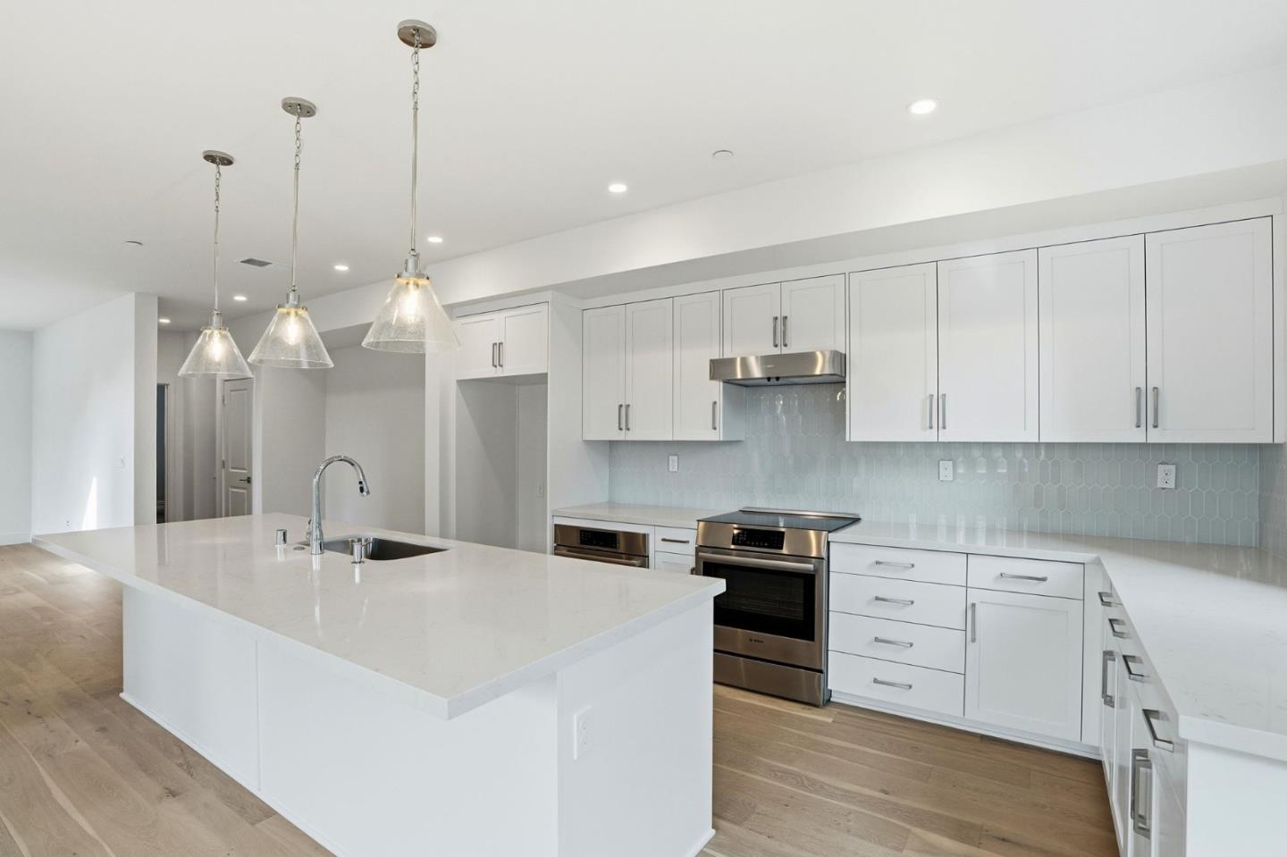 Front Image Thumbnail for ML82065955